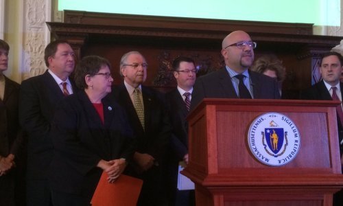 Sánchez speaking at opioid bill press conference
