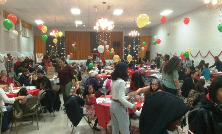 Representative Sánchez Hosts Christmas Celebration in Bromley-Heath