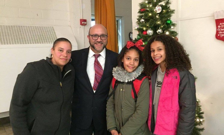 Representative Sánchez Hosts Holiday Celebration in Bromley-Heath